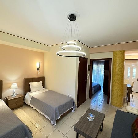 Petit House Under The Rocks Apartment Kalampáka Ngoại thất bức ảnh