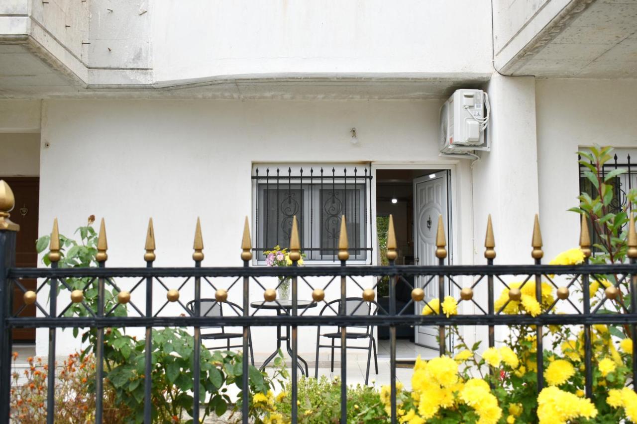 Petit House Under The Rocks Apartment Kalampáka Ngoại thất bức ảnh