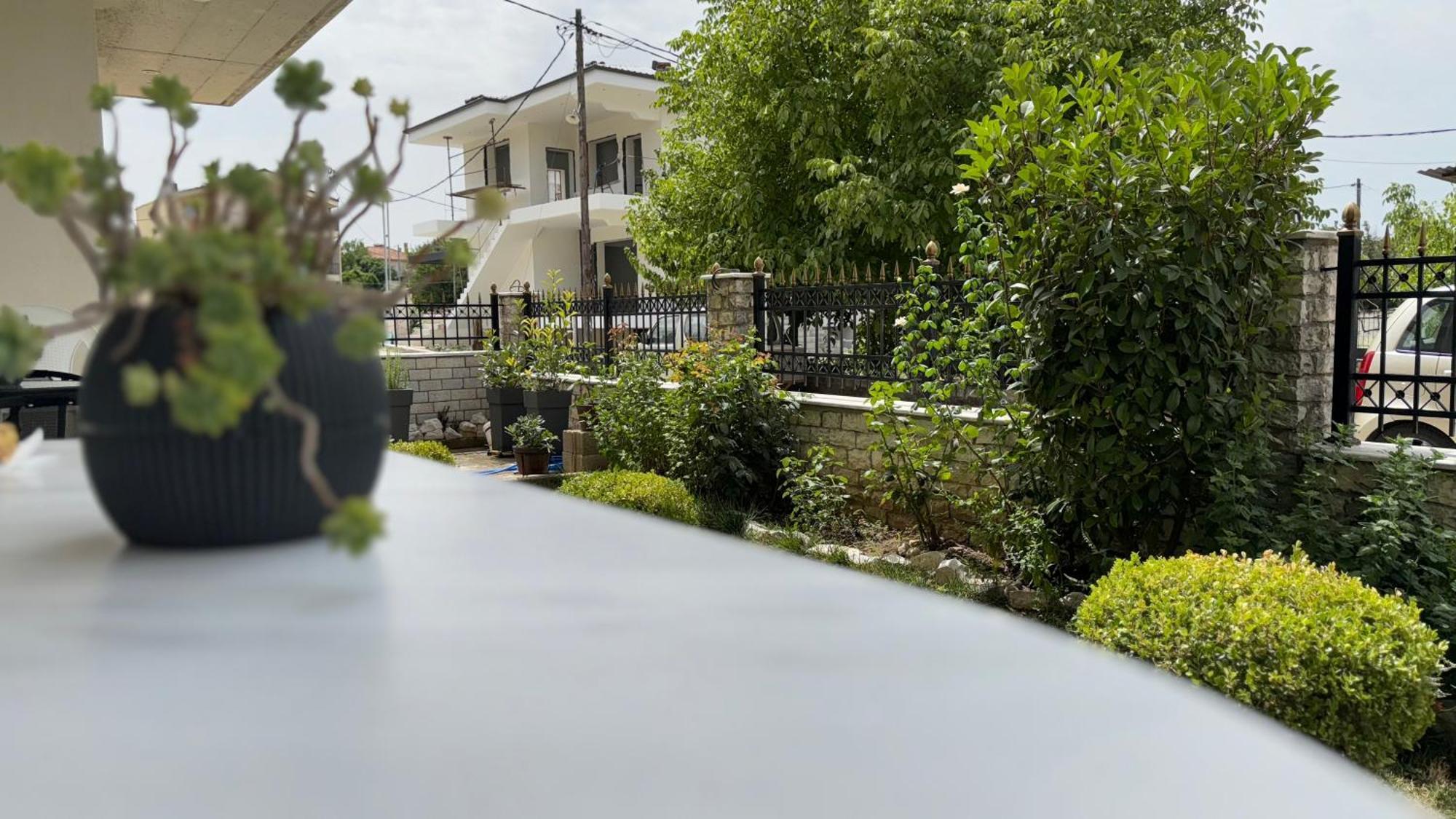 Petit House Under The Rocks Apartment Kalampáka Ngoại thất bức ảnh
