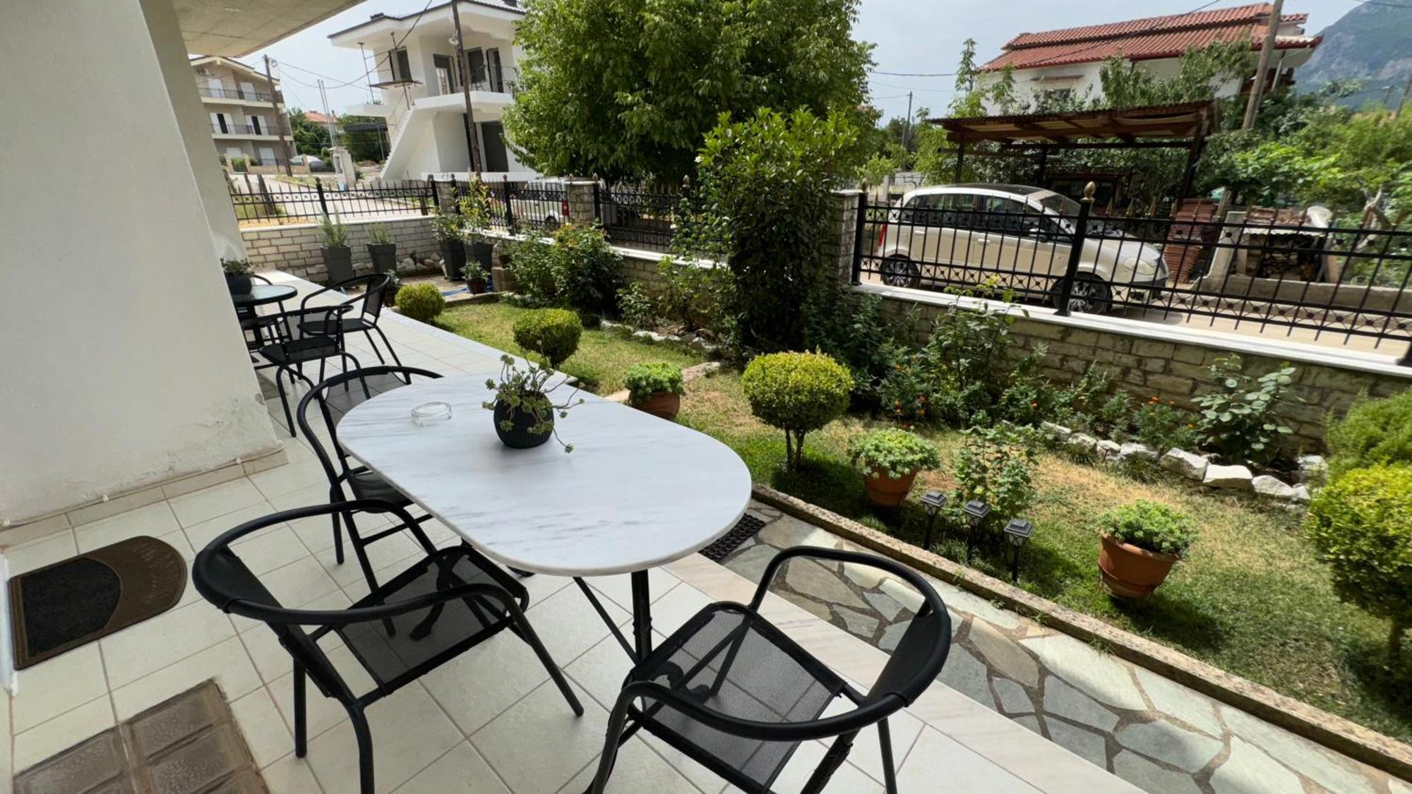 Petit House Under The Rocks Apartment Kalampáka Ngoại thất bức ảnh