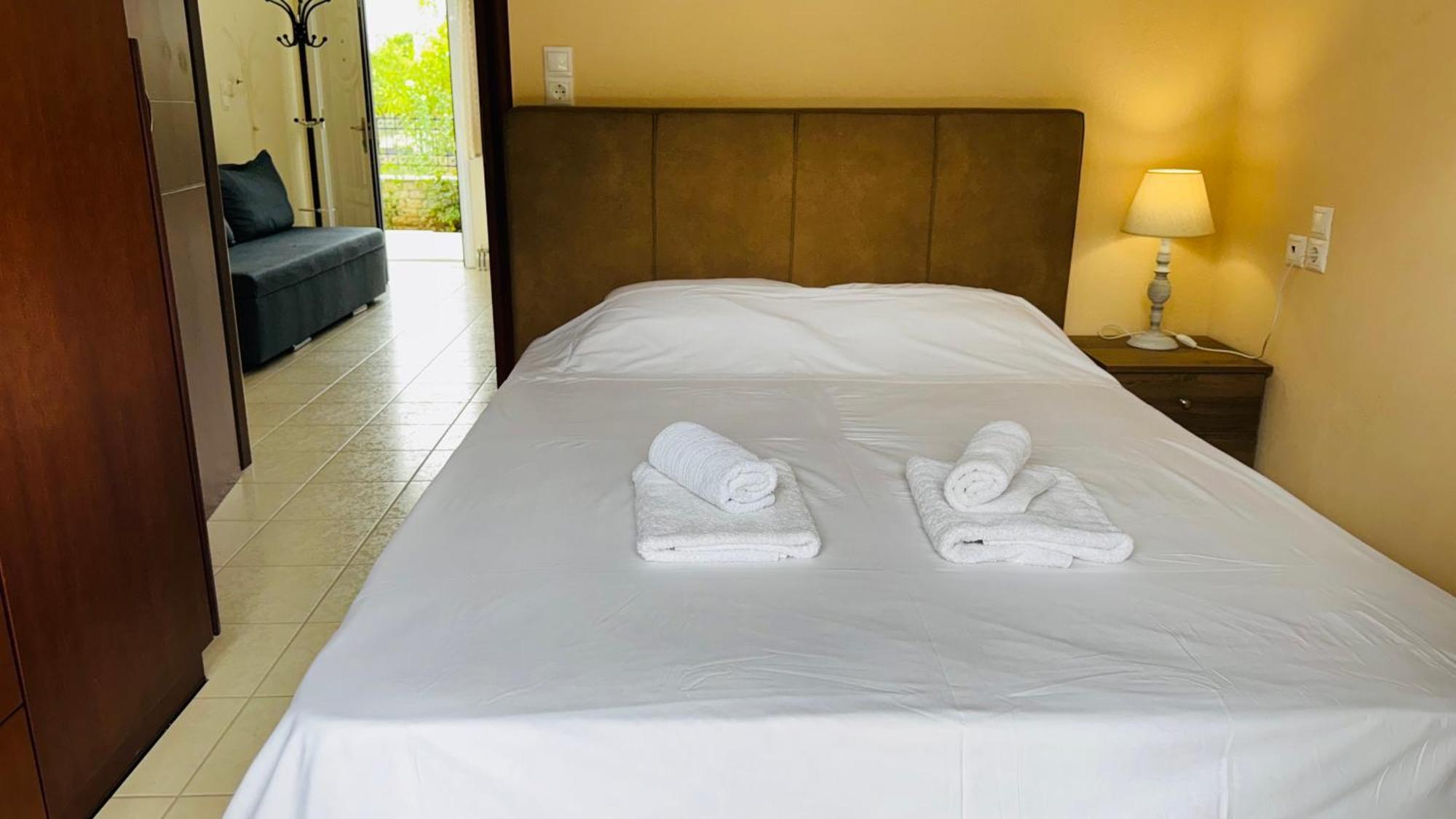 Petit House Under The Rocks Apartment Kalampáka Ngoại thất bức ảnh