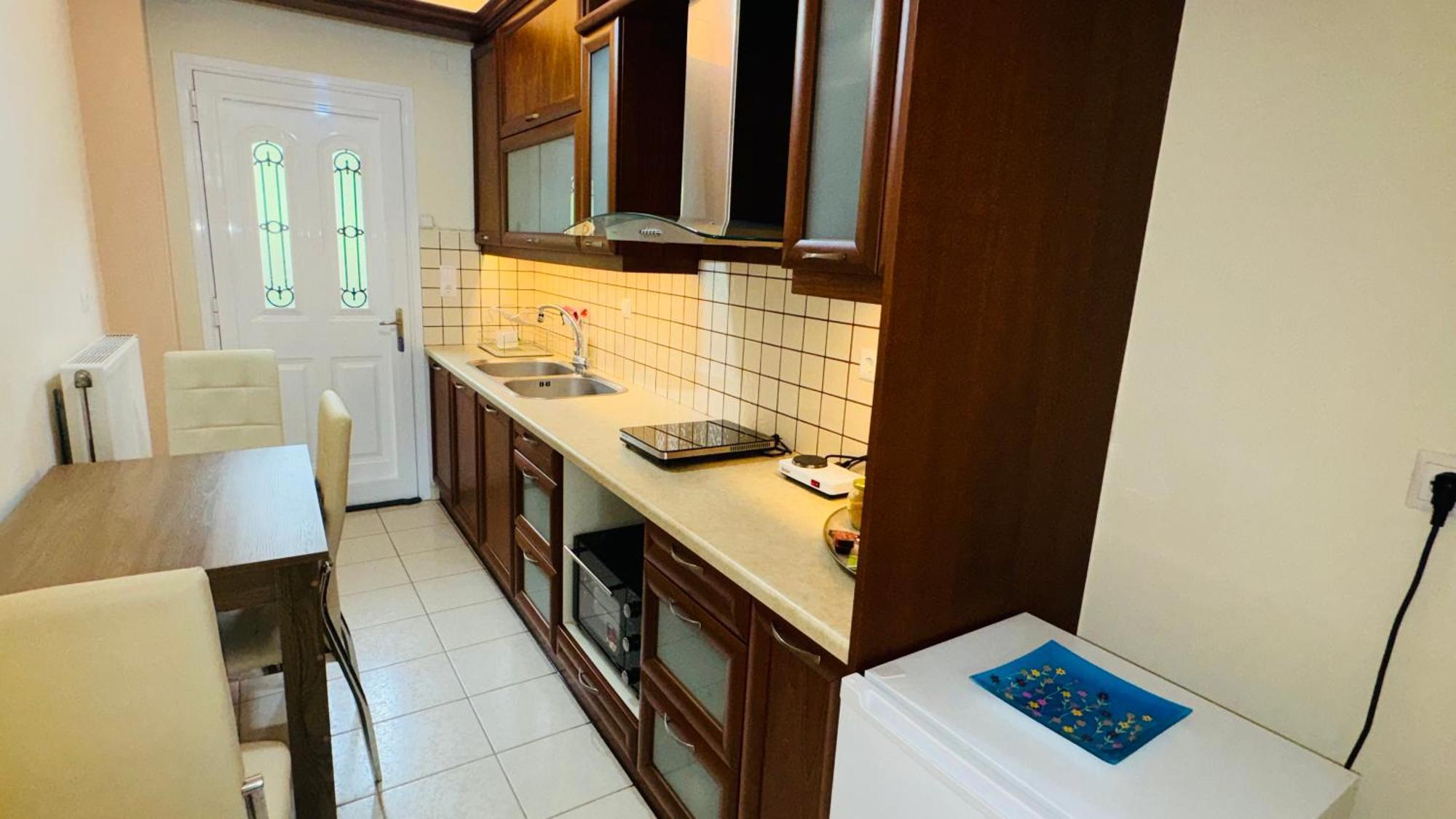 Petit House Under The Rocks Apartment Kalampáka Ngoại thất bức ảnh