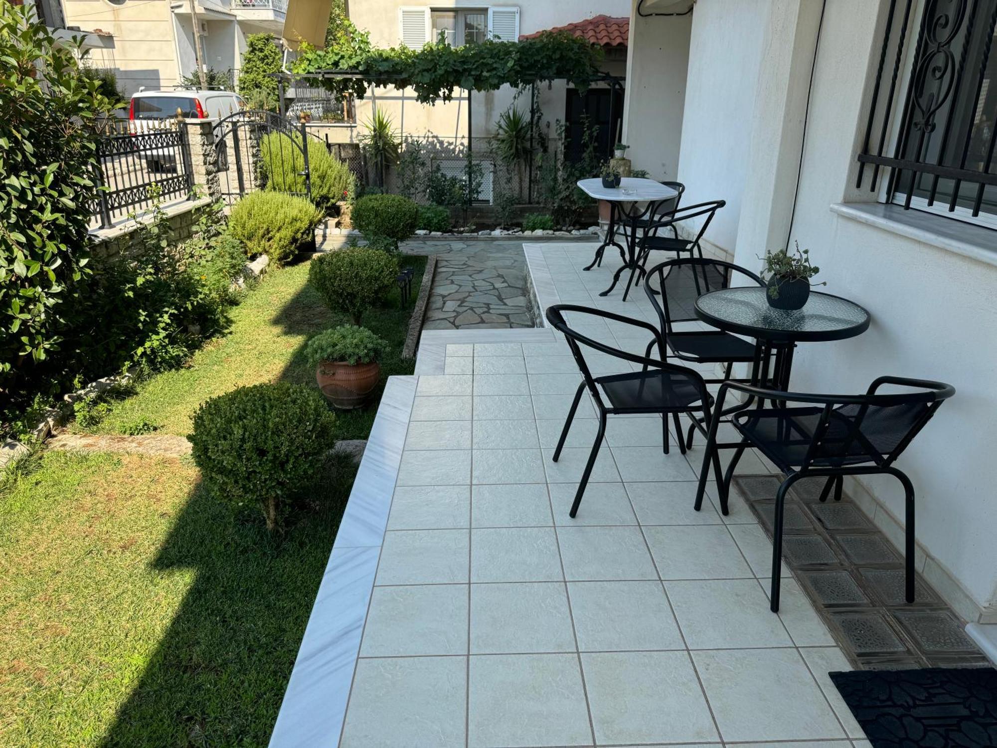 Petit House Under The Rocks Apartment Kalampáka Ngoại thất bức ảnh