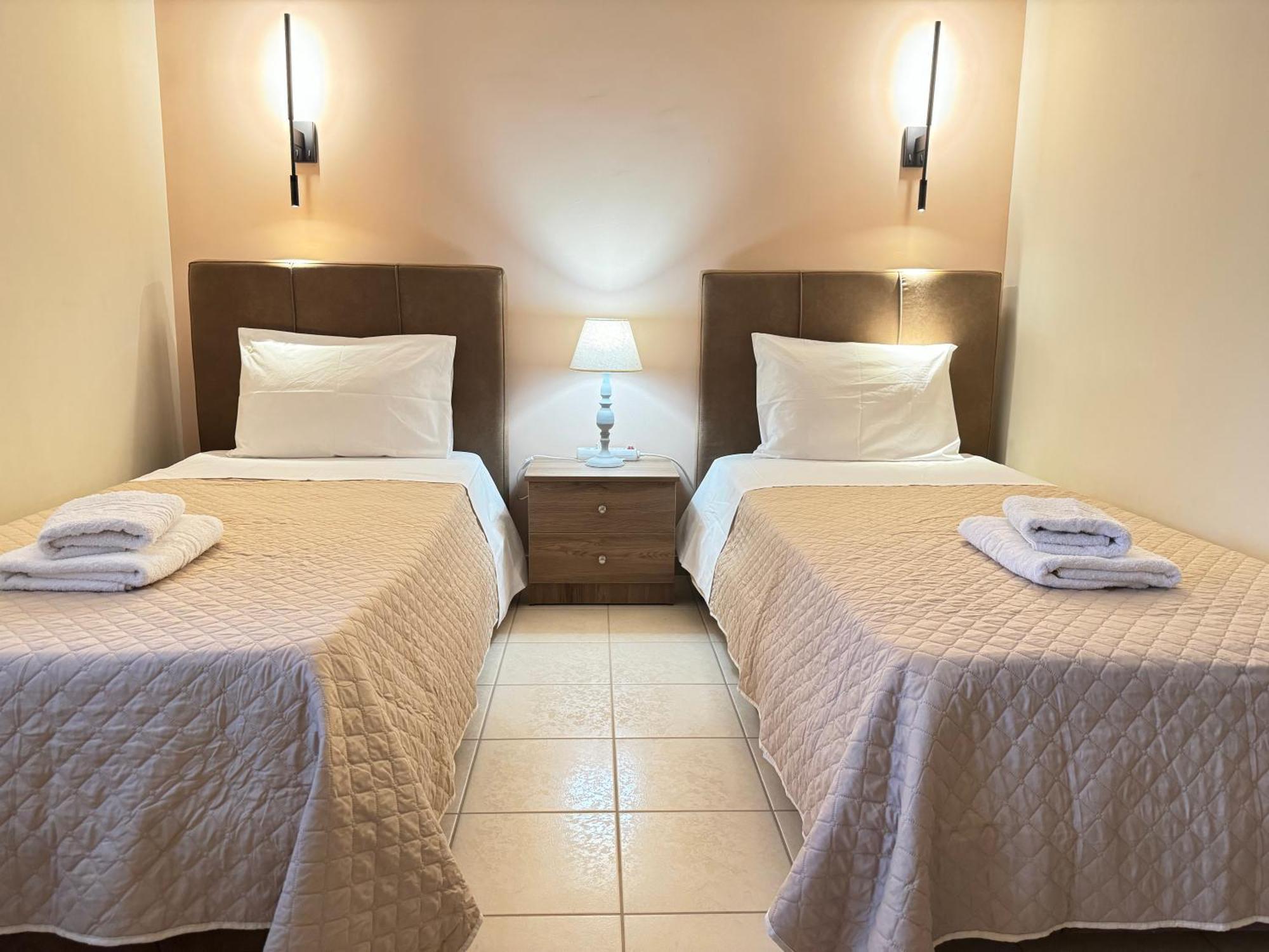 Petit House Under The Rocks Apartment Kalampáka Ngoại thất bức ảnh