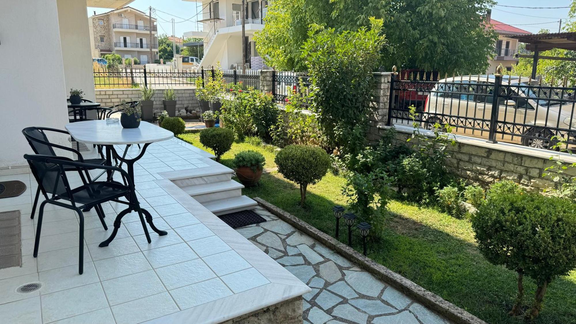 Petit House Under The Rocks Apartment Kalampáka Ngoại thất bức ảnh