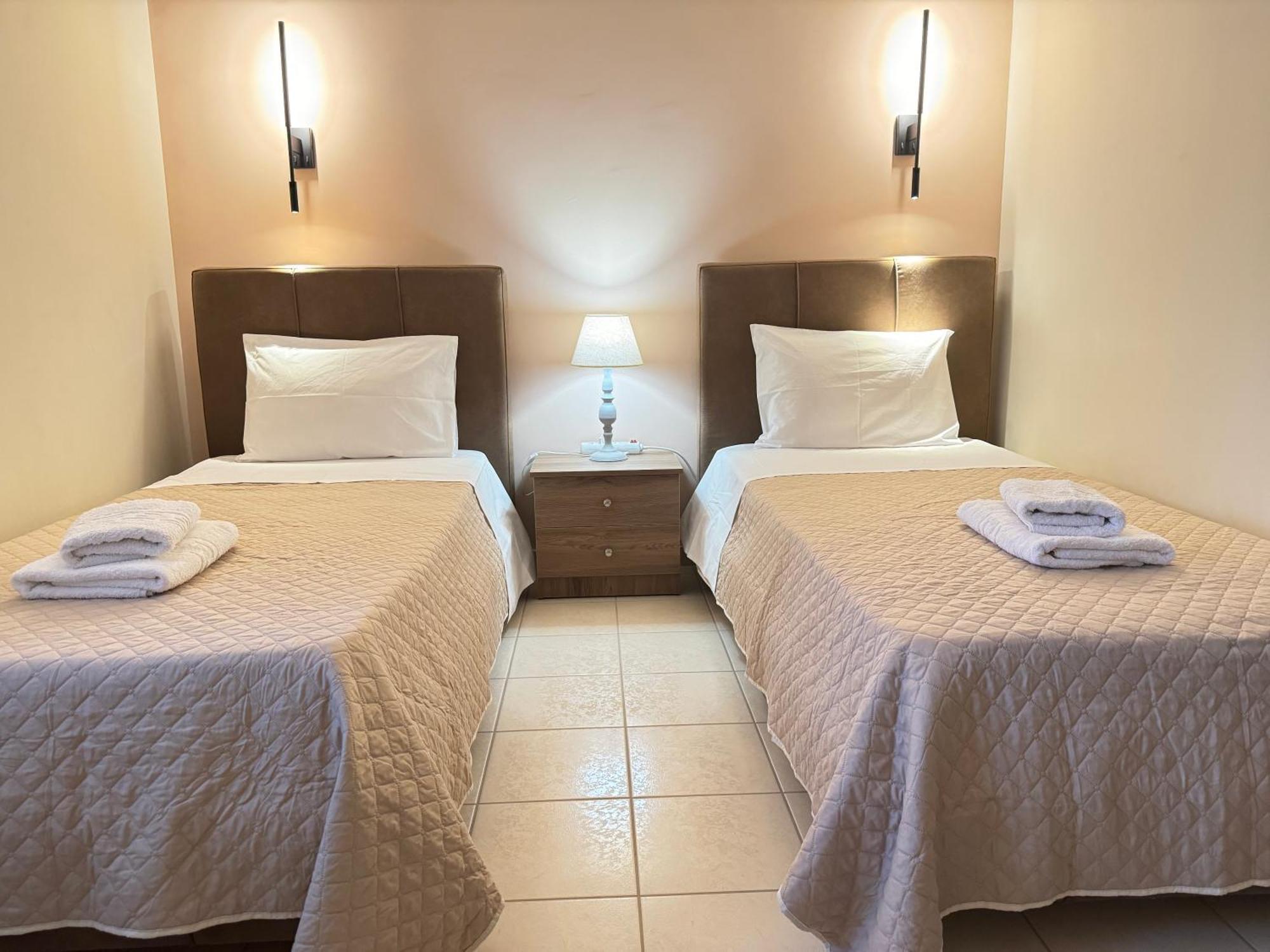 Petit House Under The Rocks Apartment Kalampáka Ngoại thất bức ảnh