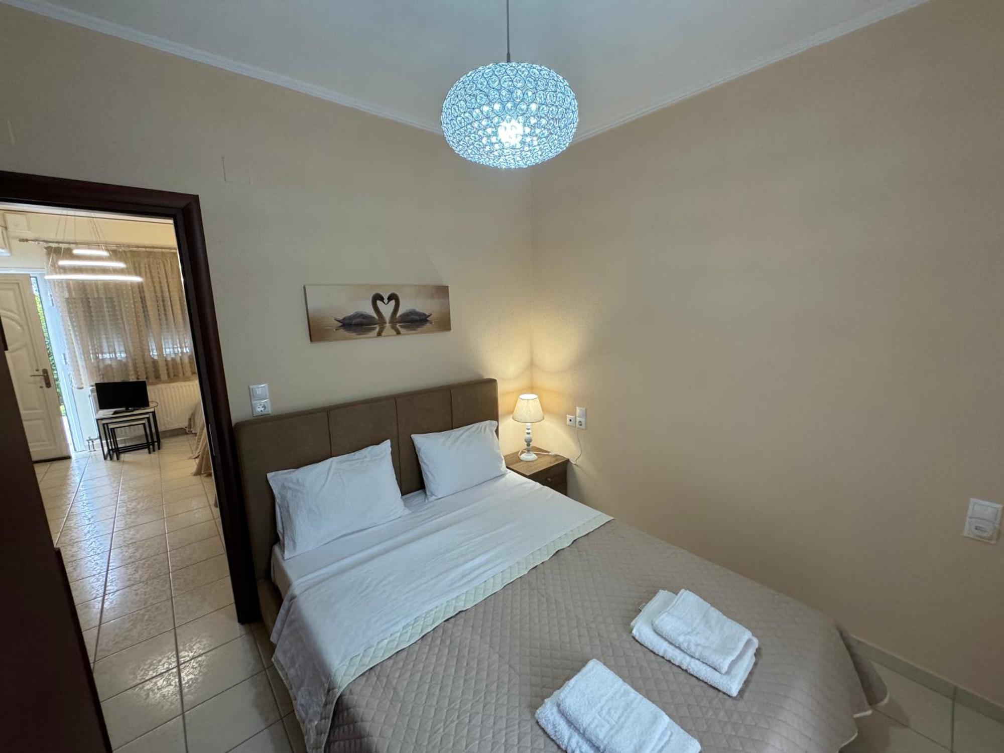 Petit House Under The Rocks Apartment Kalampáka Ngoại thất bức ảnh