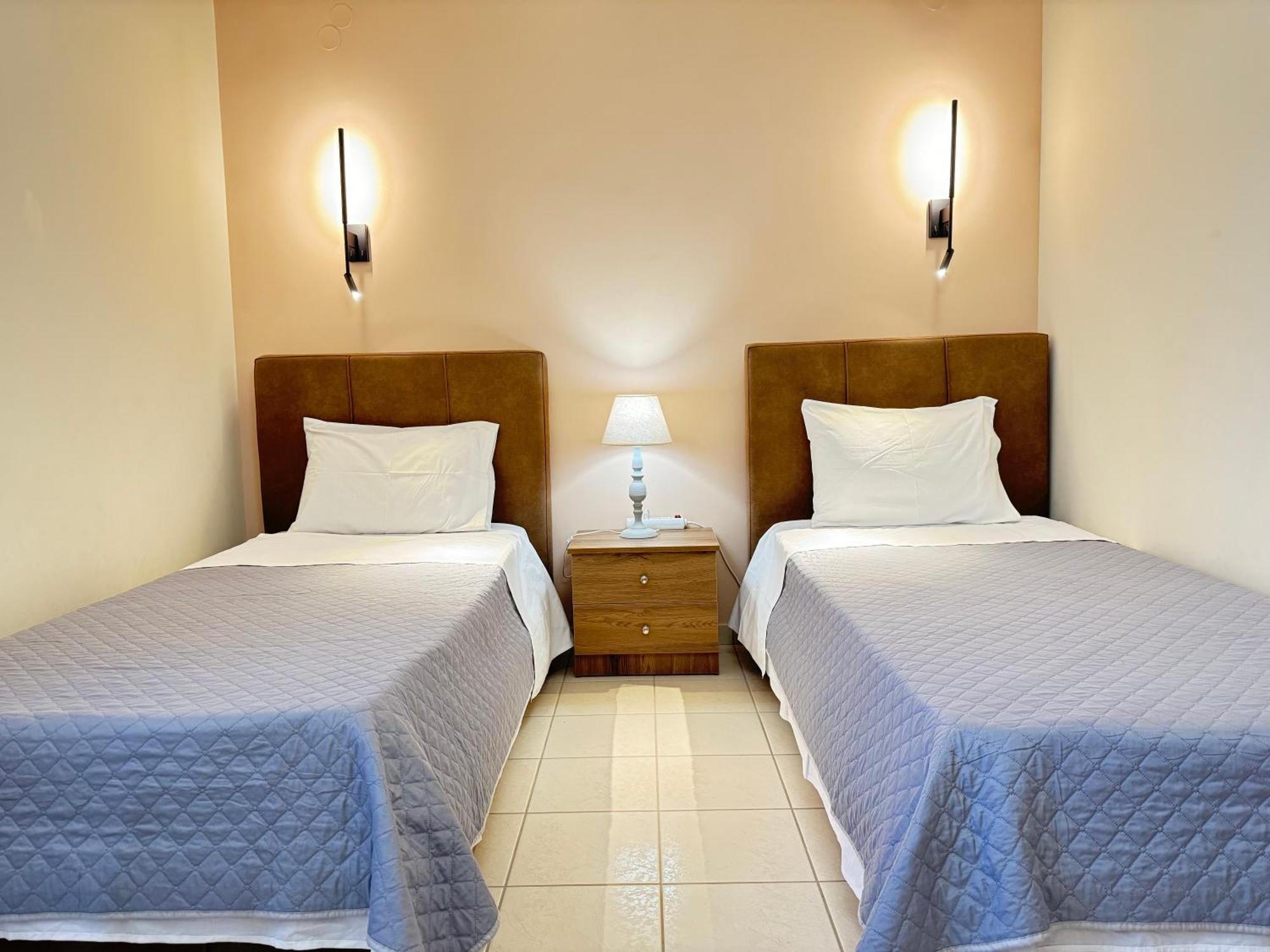 Petit House Under The Rocks Apartment Kalampáka Ngoại thất bức ảnh